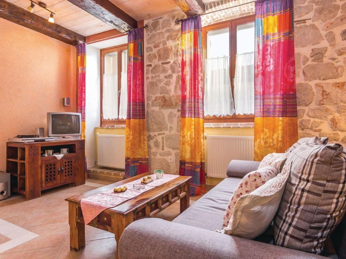 Rustic Holiday Home In Vrsar With Garden Экстерьер фото