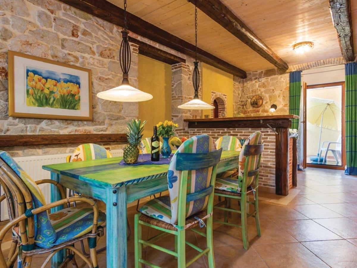 Rustic Holiday Home In Vrsar With Garden Экстерьер фото