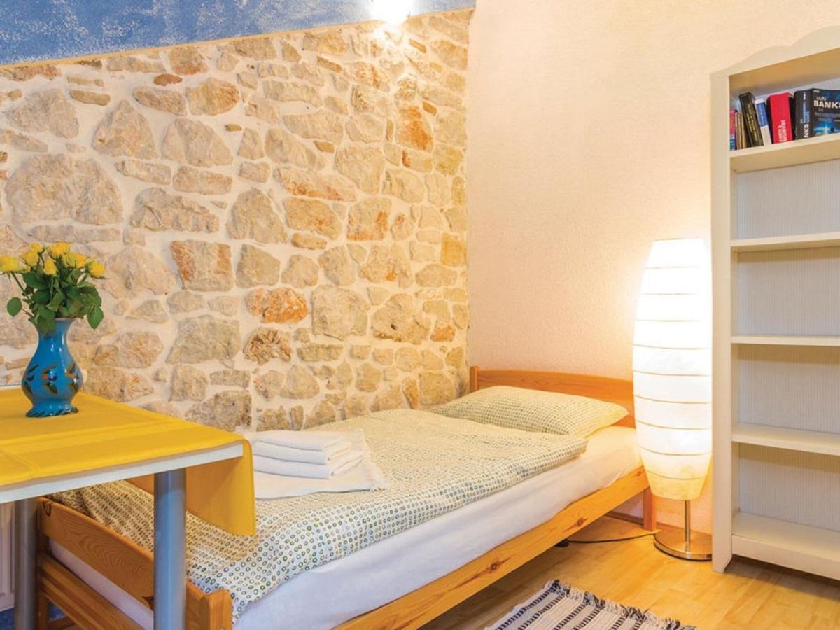 Rustic Holiday Home In Vrsar With Garden Экстерьер фото