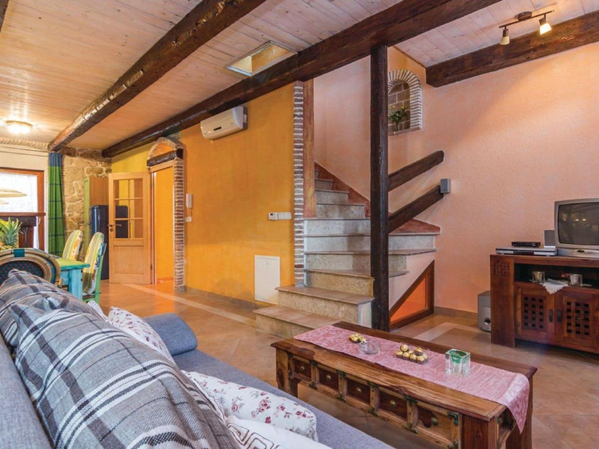 Rustic Holiday Home In Vrsar With Garden Экстерьер фото