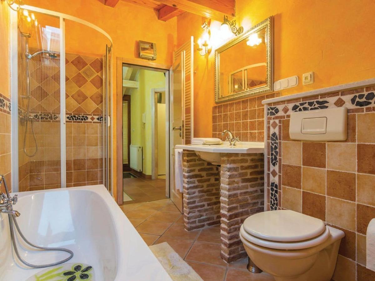 Rustic Holiday Home In Vrsar With Garden Экстерьер фото