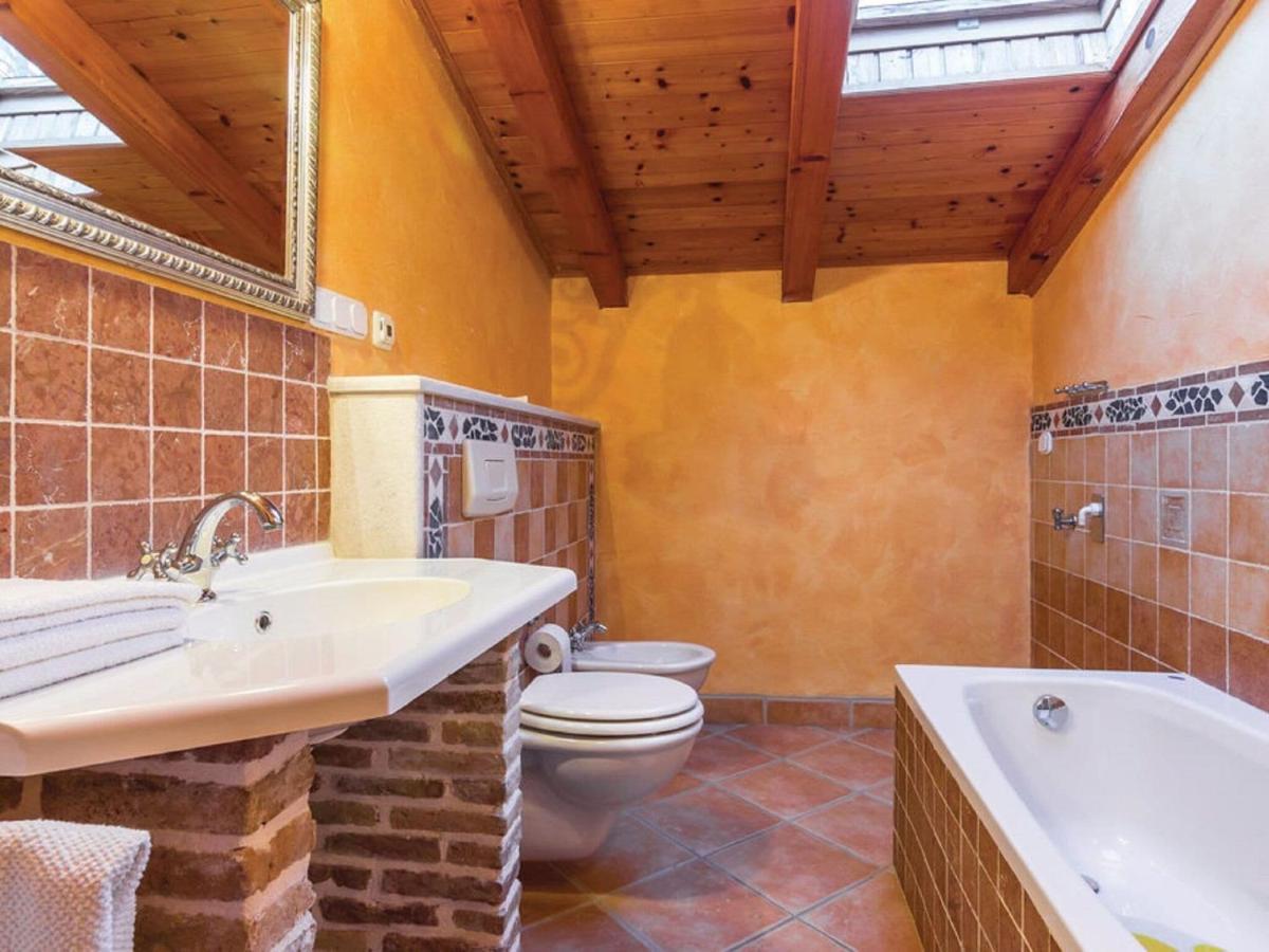 Rustic Holiday Home In Vrsar With Garden Экстерьер фото
